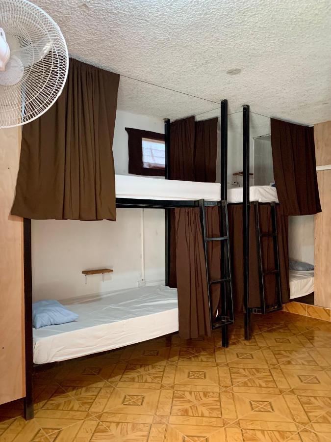 Spanglish Hostel Valladolid  Buitenkant foto