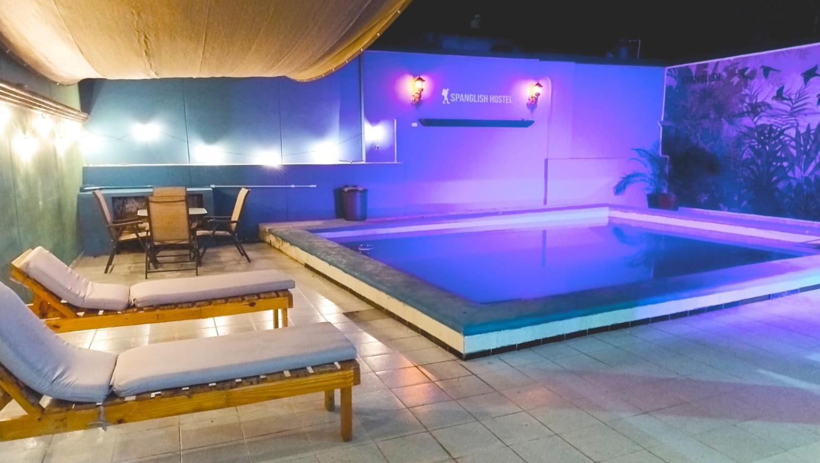 Spanglish Hostel Valladolid  Buitenkant foto